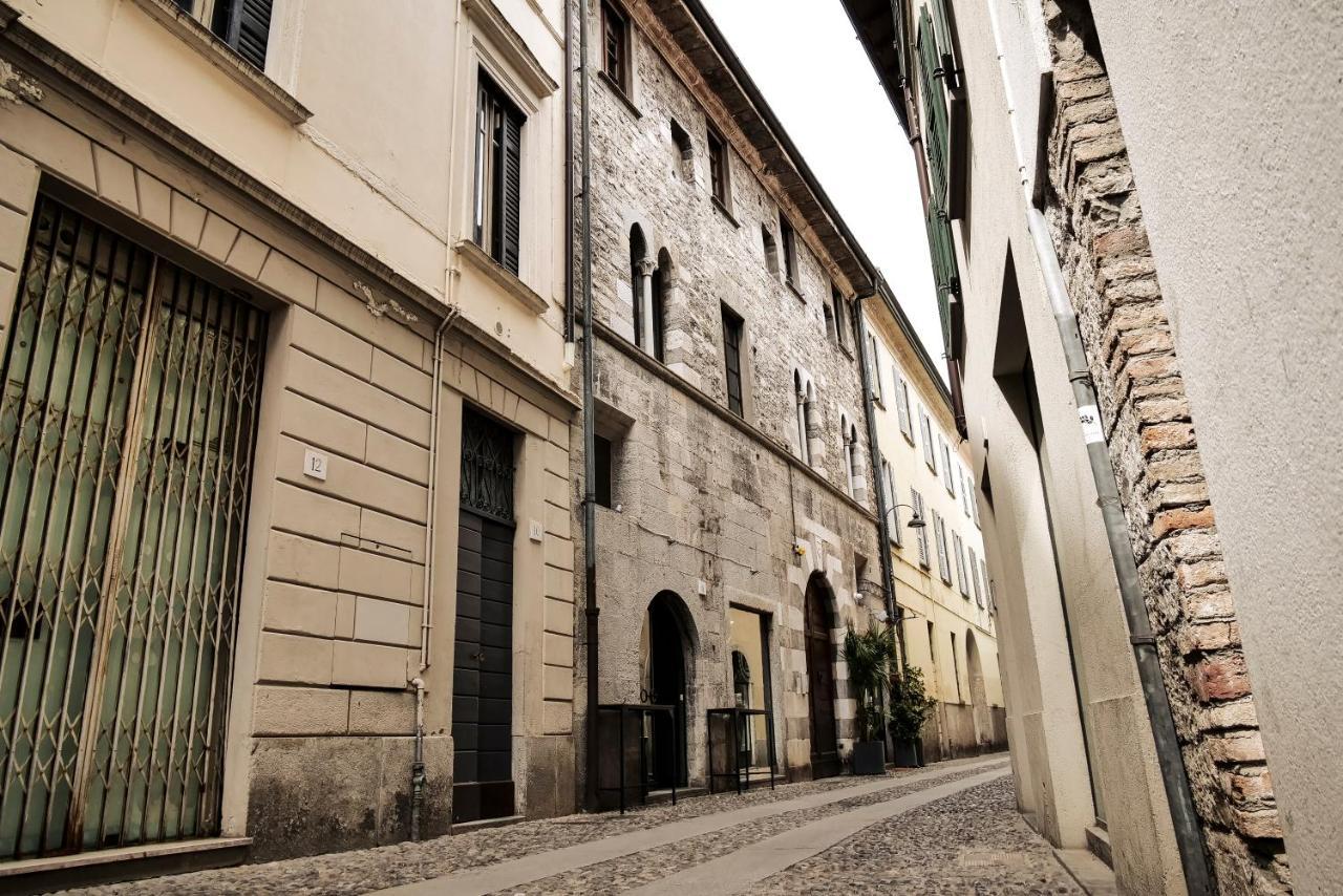 Casa Del Pittore - Elegante Appartamento Del 1200 - Centro Storico Como Eksteriør billede